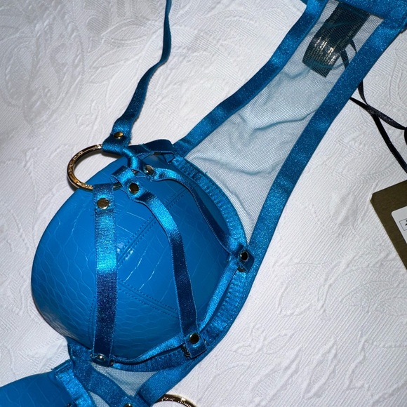 MISTRESS T
PEACOCK BLUE PUSH UP BRA - Picture 13 of 14